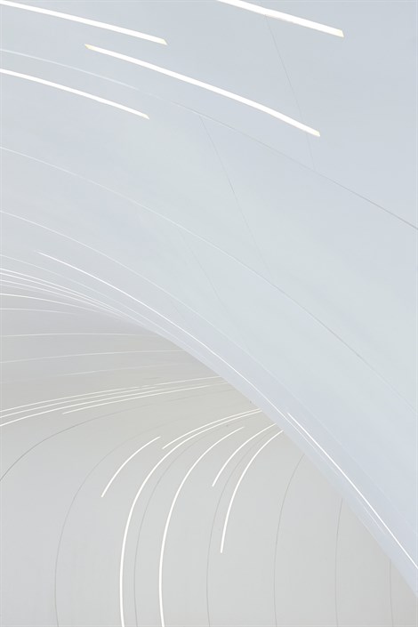 Zaha-Hadid-Architects-Heydar-Aliyev-Center-13-Photo-by-Hufton-Crow_470x705